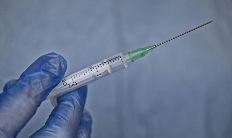 Diferentes 'linhagens' do novo coronavírus podem causar reinfecção, diz médica 