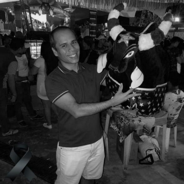 Coreógrafo Erik David morre de coronavírus: Caprichoso e artistas em luto  