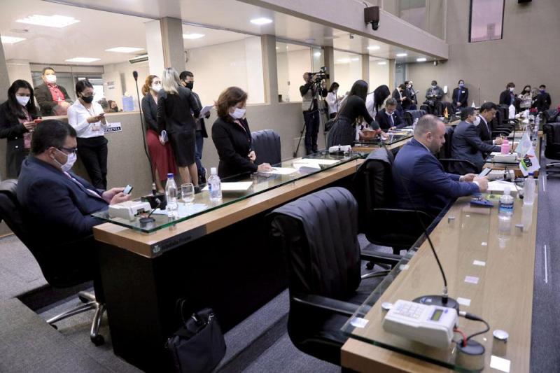 Debates no plenário da Aleam abordam Covid-19, filiações e ações do governo