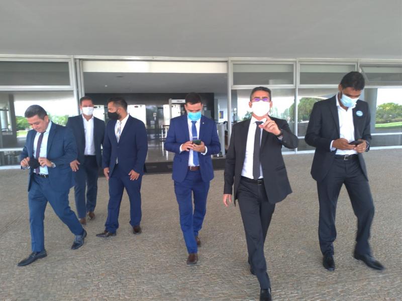 David garante R$ 112 milhões para abastecimento de água, energia solar e construção de banheiros em Manaus