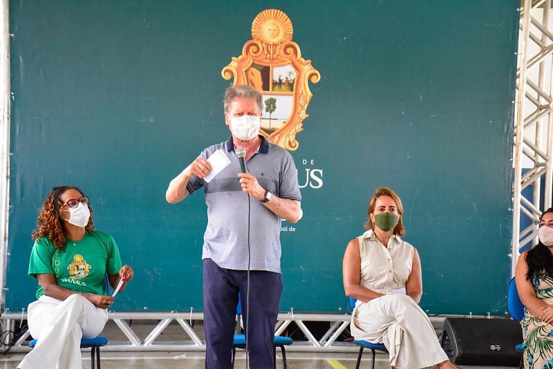 Prefeito Arthur distribui mais de R3 41 milhões com  ‘Nossa Merenda’ para 240 mil alunos 