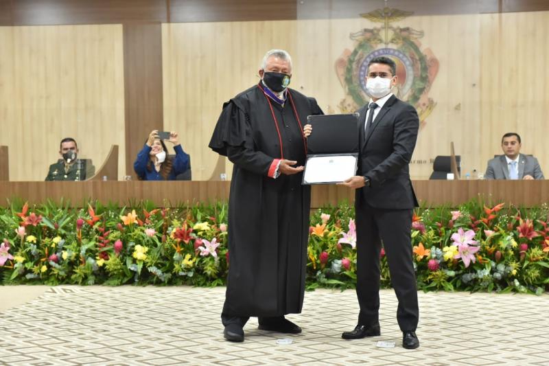 Prefeito eleito, David Almeida, é diplomado e garante uma gestão diferenciada