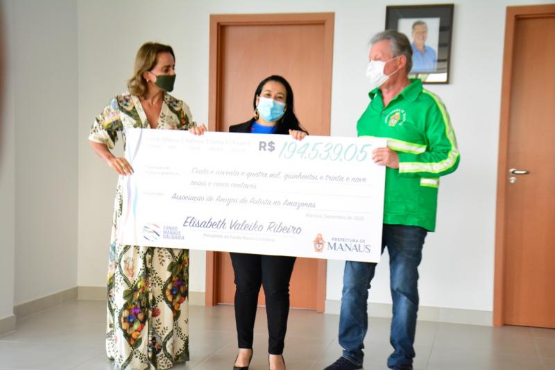 Prefeito Arthur e primeira-dama Elisabeth entregam cheques simbólicos para OSCs contempladas em Edital de Fomento