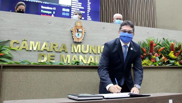 Jander Lobato toma posse como vereador em Manaus  
