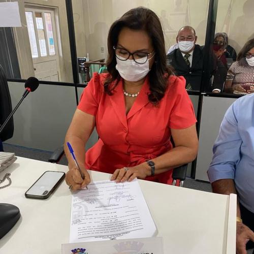 Vereadora Márcia Baranda assume mandato com a missão de trabalhar pelo povo de Parintins 