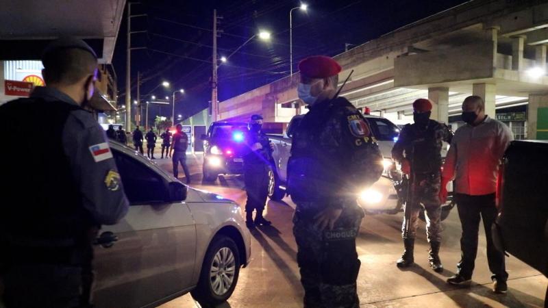 Forças de segurança do Amazonas fiscalizam primeira noite do toque de recolher