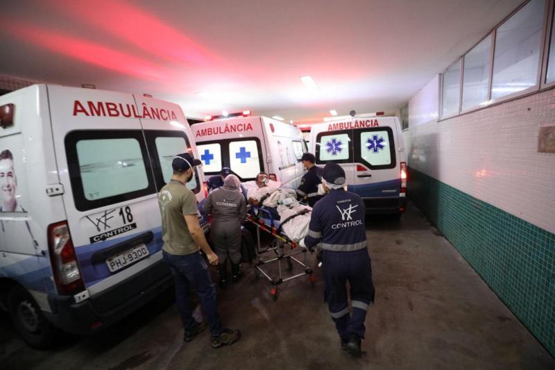 Governo do Estado inicia transferência de pacientes com Covid-19 para hospitais de outros estados