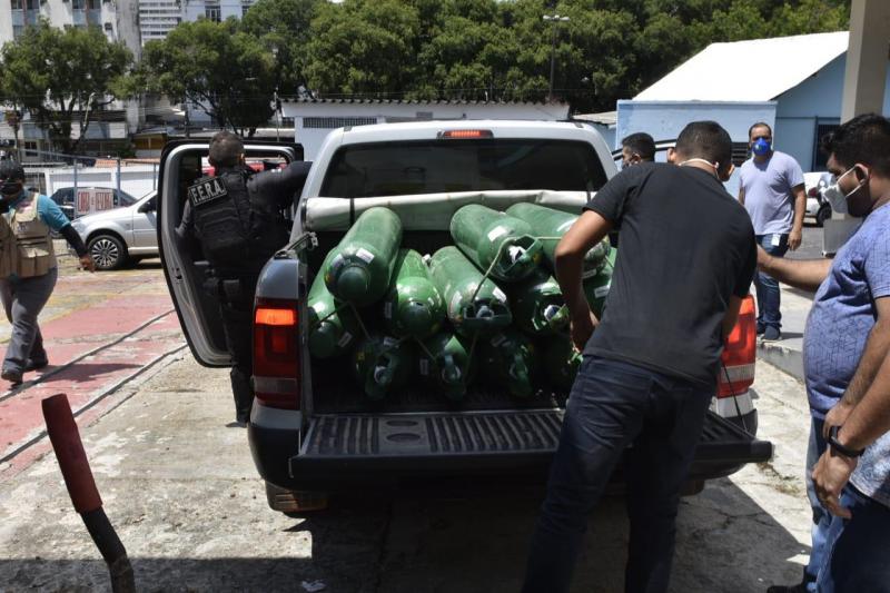 Fera cumpre decisão judicial e transporta 14 cilindros de oxigênio da White Martins para Hospital Beneficente