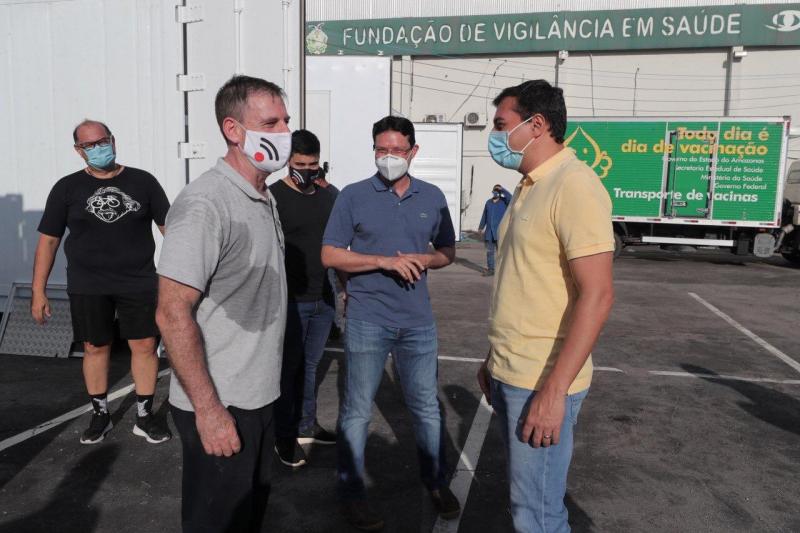 Wilson Lima vai a São Paulo receber vacinas contra Covid-19 e afirma que Estado está preparado para imunização