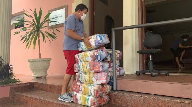 Secretaria de Cultura e Economia Criativa articula entrega de cestas básicas a artistas e produtores da cadeia produtiva