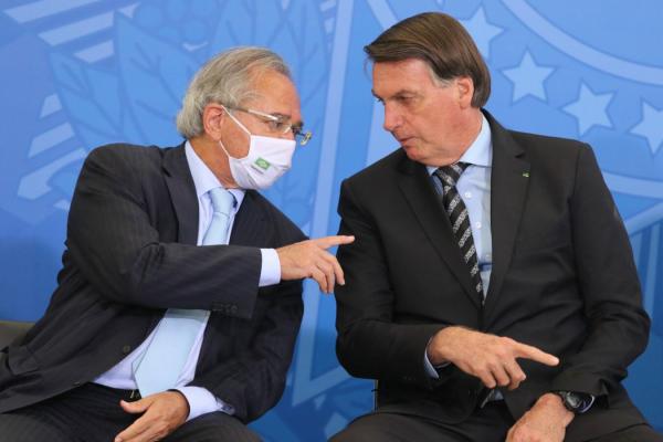 Guedes já aceita volta do auxílio, mas quer atrelar medida a corte de gastos