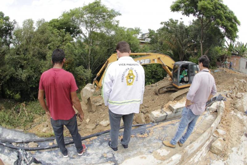 Prefeitura inicia recuperação de área afetada por erosão no Santa Etelvina