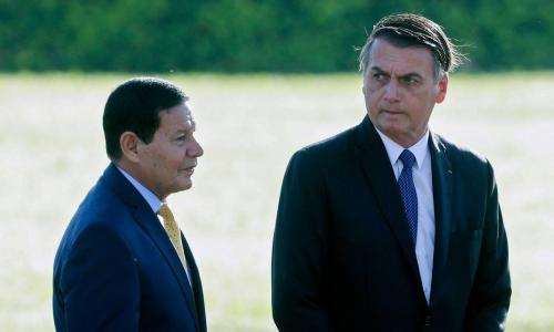 Bolsonaro chama Mourão de 'palpiteiro' e nega troca no Itamaraty 