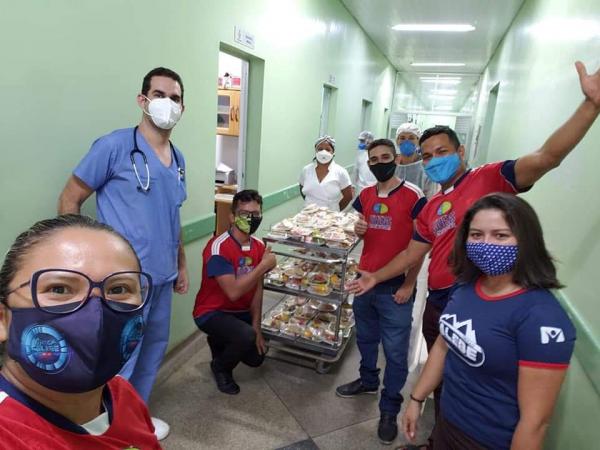 Jovens da Igreja Adventista entregam alimentos aos hospitais e transmitem esperança 