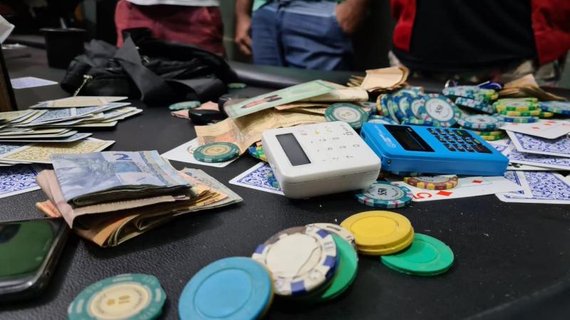 Central de Fiscalização fecha casa de jogos clandestinos e prende 24 pessoas