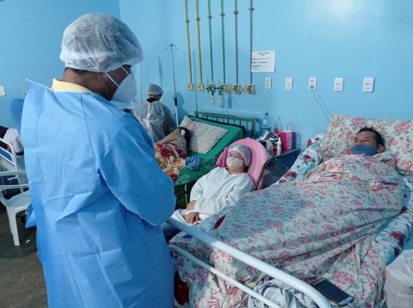 Bi Garcia faz vistoria no Hospital Jofre Cohen e conversa com pacientes 