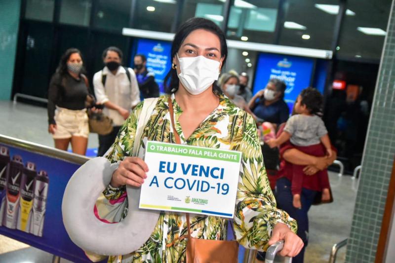 Mais oito pacientes recuperados de Covid-19 retornam a Manaus após tratamento em outros Estados
