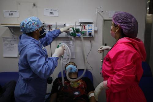 Aumenta hospitalização de coronavírus entre pessoas de 20 a 59 anos no Amazonas 