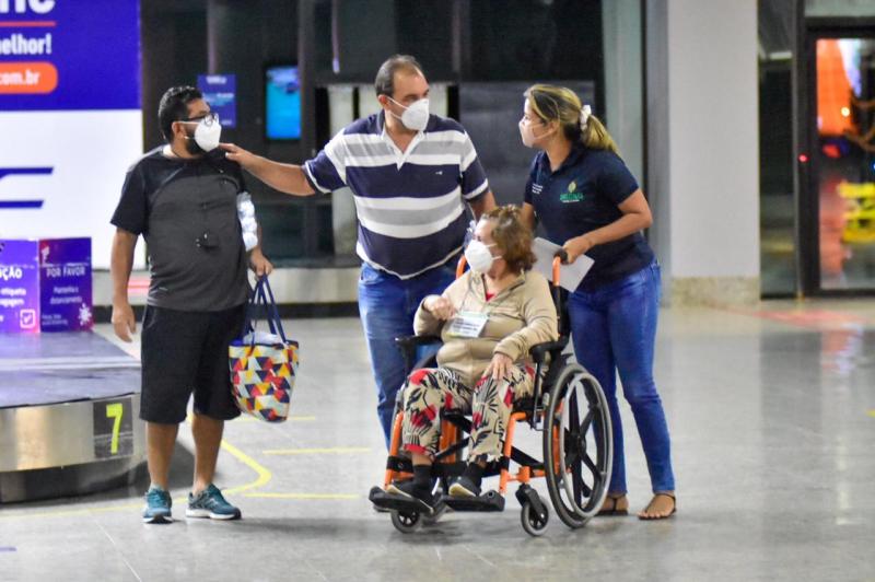 Mais quatro pacientes recuperados da Covid-19 voltaram para Manaus nesta madrugada (09/02)