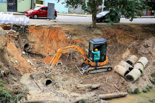 Prefeito David e o vice Rotta fiscalizam obras emergenciais 