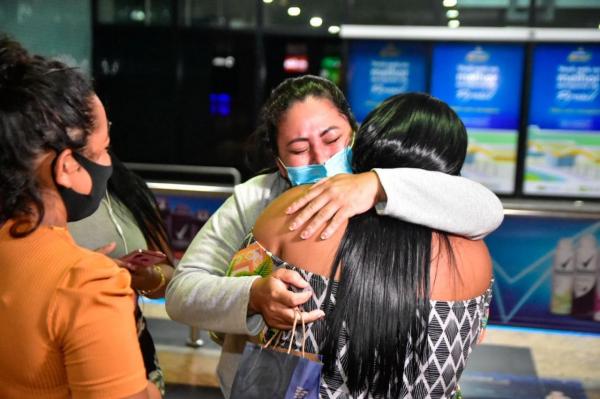 Emoção marca chegada ao Amazonas de mais pacientes recuperados da Covid-19