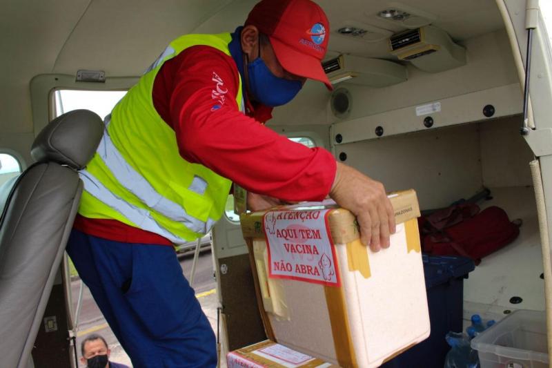 Governo do Amazonas envia 1.470 doses de vacina para Maués e Borba