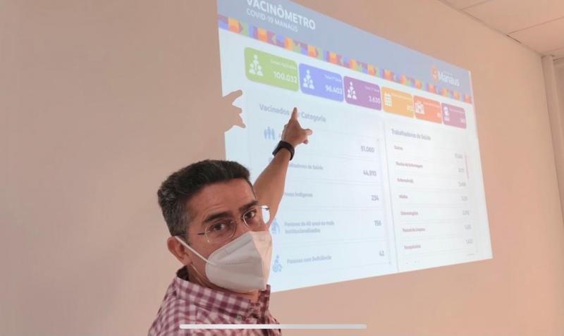 Prefeito David Almeida comemora marca de 100 mil doses de vacina contra a Covid-19 aplicadas em Manaus 