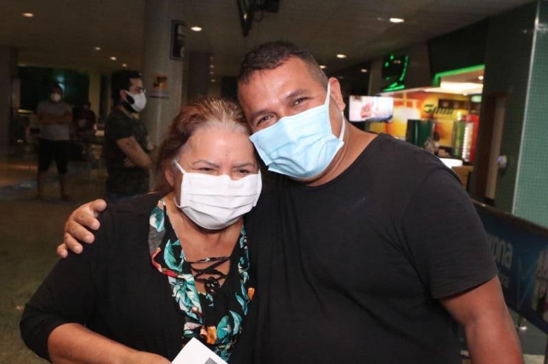 Após alta, dois pacientes transferidos retornam de Goiânia na madrugada desta terça-feira (16/02) Após alta, dois pacientes transferidos retornam de Goiânia na madrugada desta terça-feira (16/02)