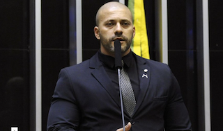 Agora preso, deputado Silveira que defende AI-5 e ofendeu STF diz ‘respeitar a magistratura’ Agora preso, deputado Silveira que defende AI-5 e ofendeu STF diz ‘respeitar a magistratura’