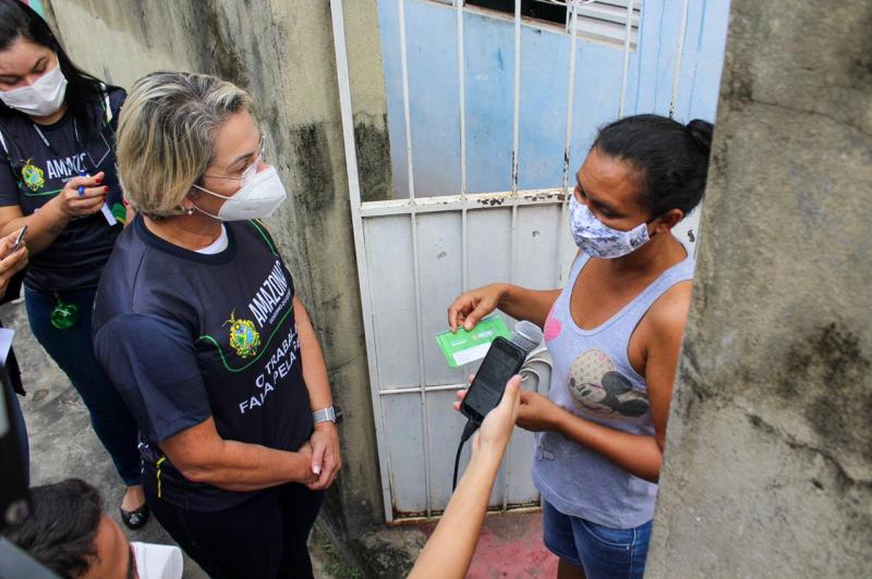 Em menos de 20 dias, mais de 23 mil famílias já receberam cartão que dá acesso ao Auxílio Estadual