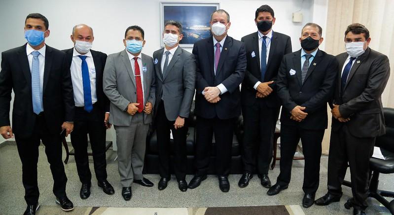 Prefeito David garante R$ 50 milhões para a habitação em Manaus, junto à bancada federal