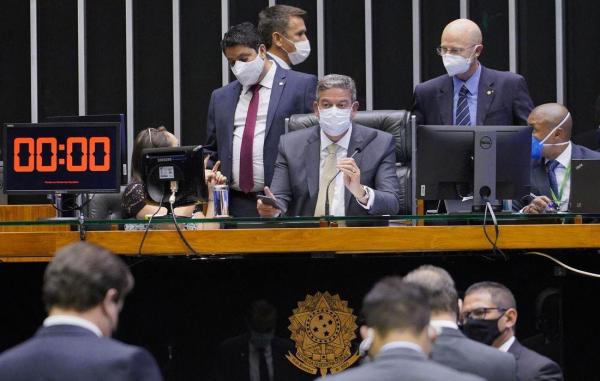 Câmara conclui votação e auxílio emergencial pode ser pago logo