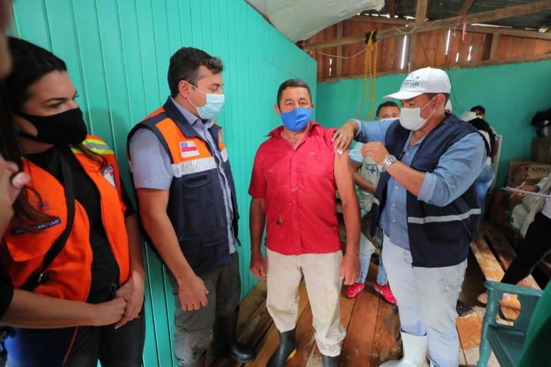 Governo do Amazonas garante vacinação contra a Covid-19 para municípios afetados pela enchente