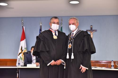 Aos 45 anos, Josué Neto toma posse como conselheiro do TCE-AM 