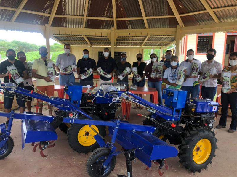 Governo do Amazonas entrega maquinários agrícolas para produtores rurais de Manacapuru