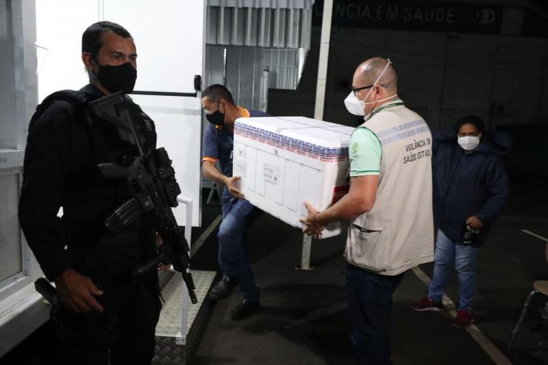 Governo do Amazonas recebe 44,9 mil doses de vacinas contra a Covid-19