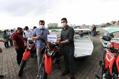 Governador Wilson Lima entrega motocicletas e embarcações para reforçar ações de combate à malária no interior
