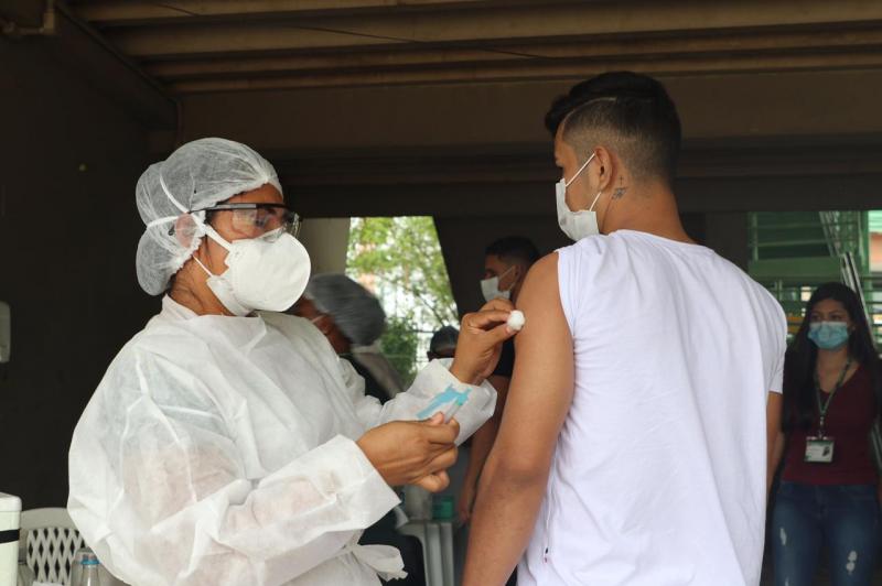 FVS informa a aplicação de 705.357 doses de vacina contra Covid-19 até esta quinta-feira (15/04)
