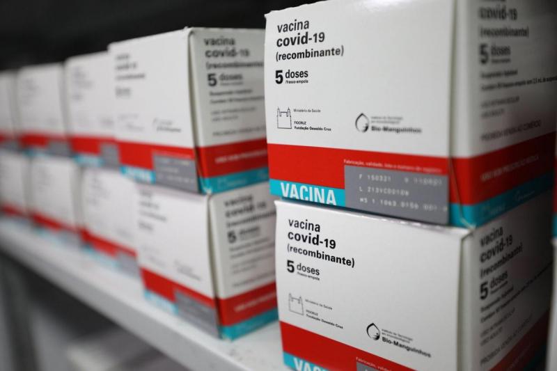 Novo lote da AstraZeneca completa esquema vacinal de idosos acima de 75 anos