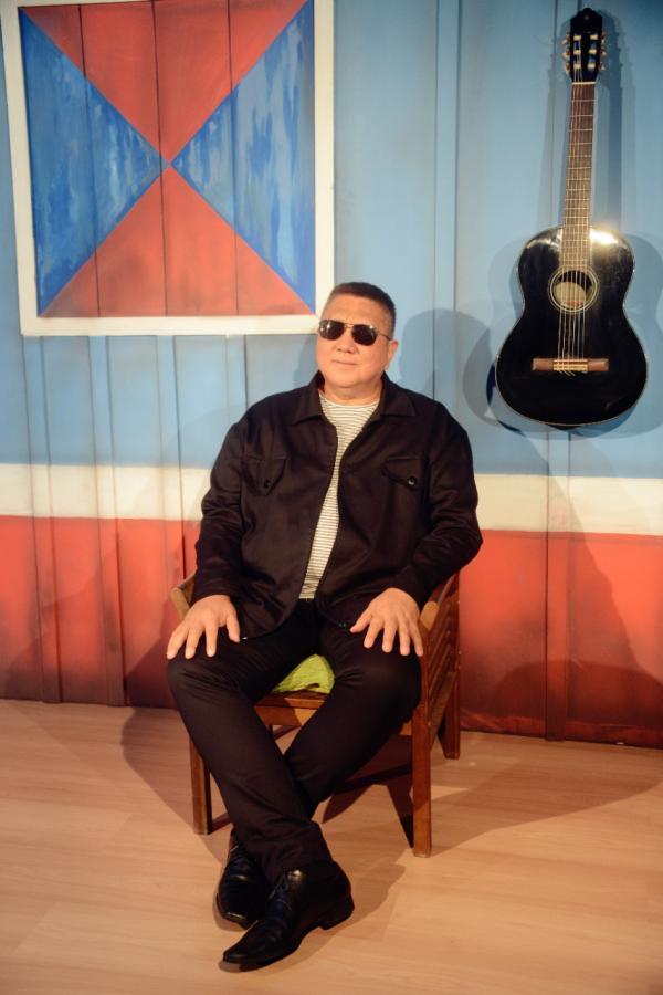 Exposição comemora os 35 anos de carreira do cantor David Assayag