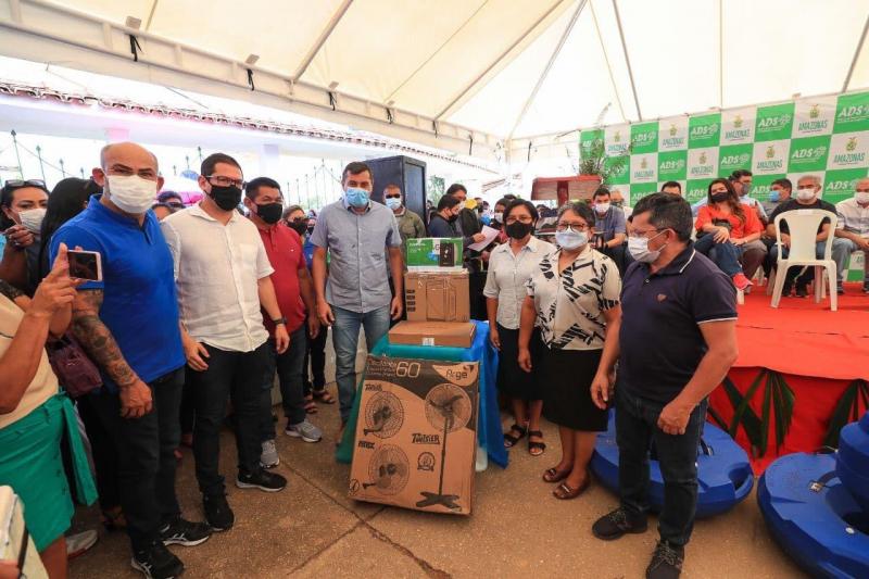 Governador Wilson Lima entrega kits para fomento da pesca em São Gabriel da Cachoeira