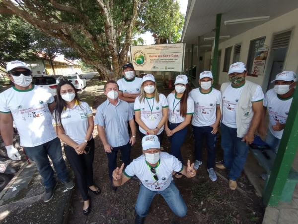 Parintins inicia vacinação antirrábica em cães e gatos no Parque de Exposição Parintins inicia vacinação antirrábica em cães e gatos no Parque de Exposição