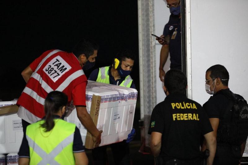 Governo do Amazonas recebe 64.700 novas doses de vacinas contra a Covid-19