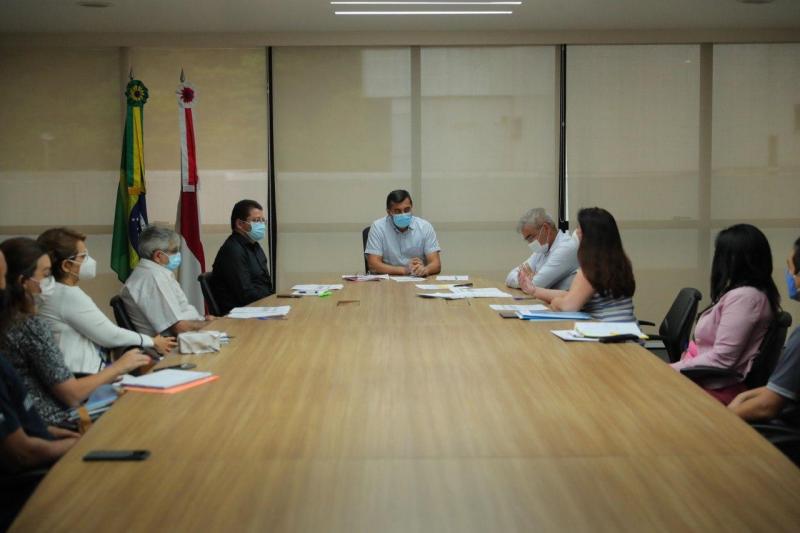 Wilson Lima e equipe técnica da Fundação Hemoam discutem estratégias para avanço das obras do Hospital do Sangue