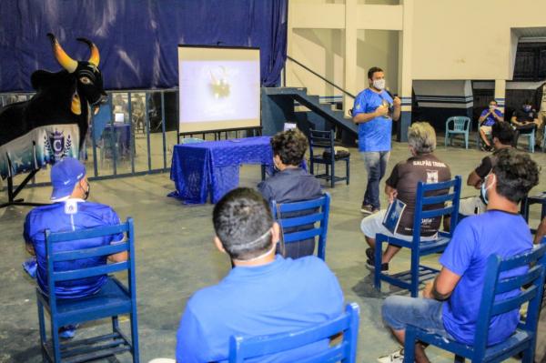 Caprichoso inaugura estação do Trabalhador e orienta artistas  sobre  projetos culturais 