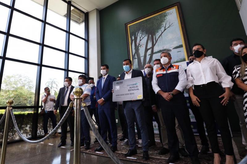 Governo do Amazonas lança auxílio para 100 mil famílias atingidas pela enchente em todo o estado