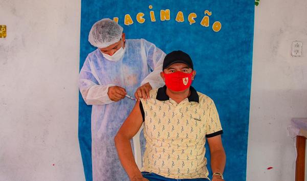 Nhamundá começa vacinação contra a Covid-19 em pessoas de 18 à 49 anos com comorbidades