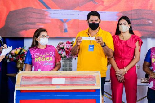 Mais de 600 mães são sorteadas durante show de prêmios em Parintins