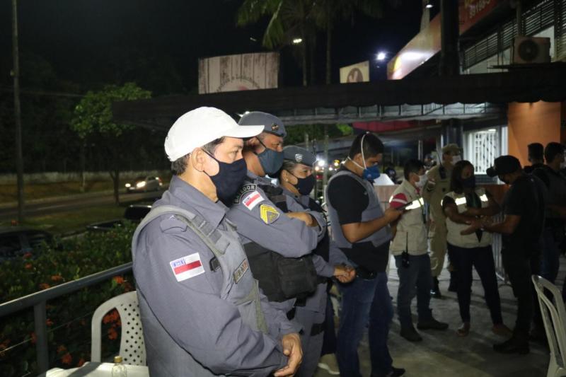Organizador de festa clandestina é multado em quase R$ 30 mil durante CIF
