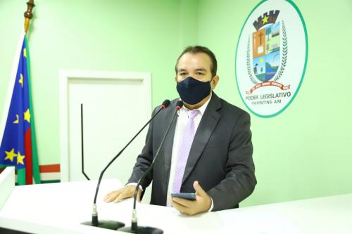 Massilon faz homenagem às escritoras parintinenses Hiana e Sue Anne pelo lançamento de seus livros